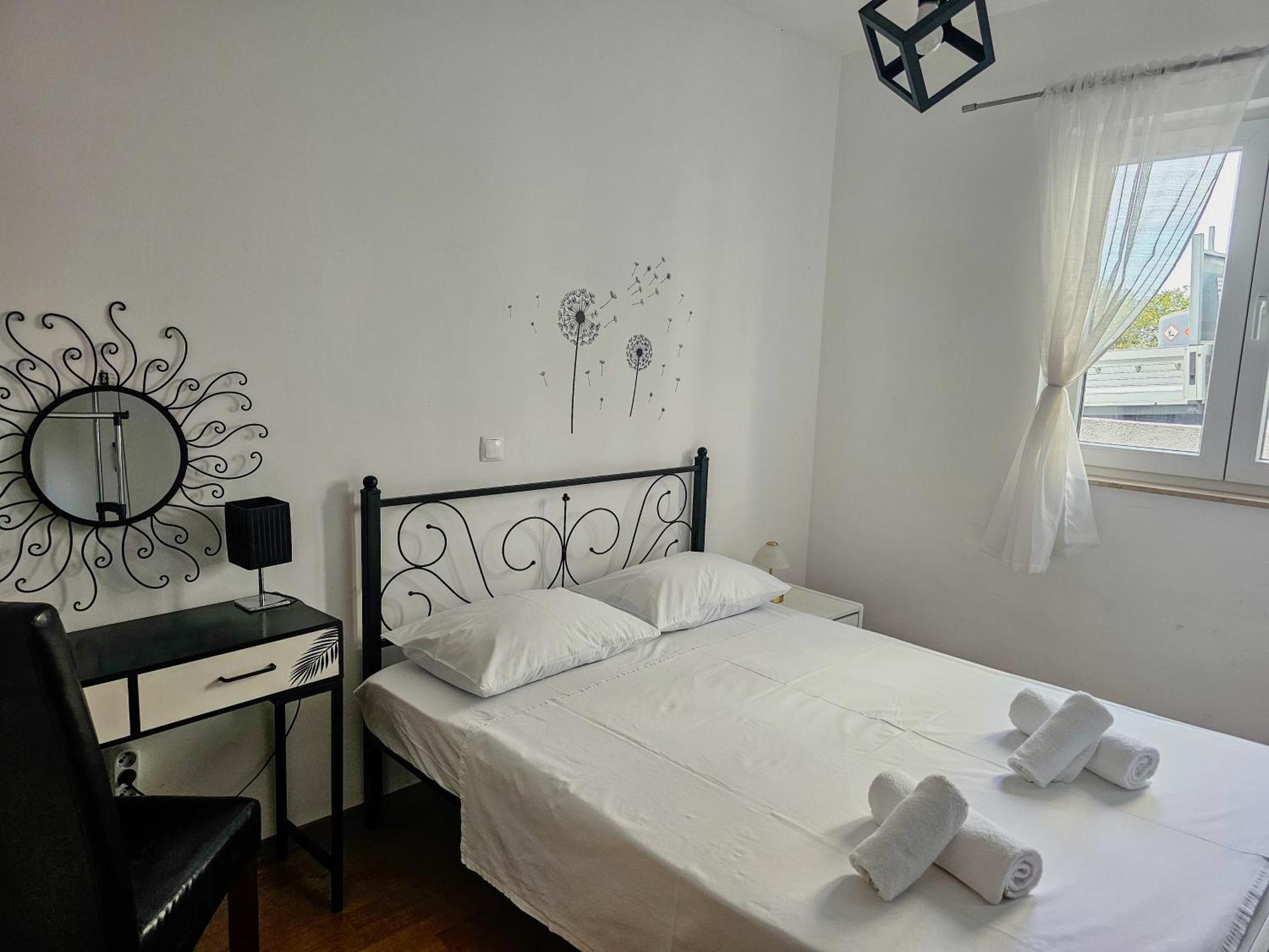 Stela, 2-bedrooms, Sea View And Parking * Makarska