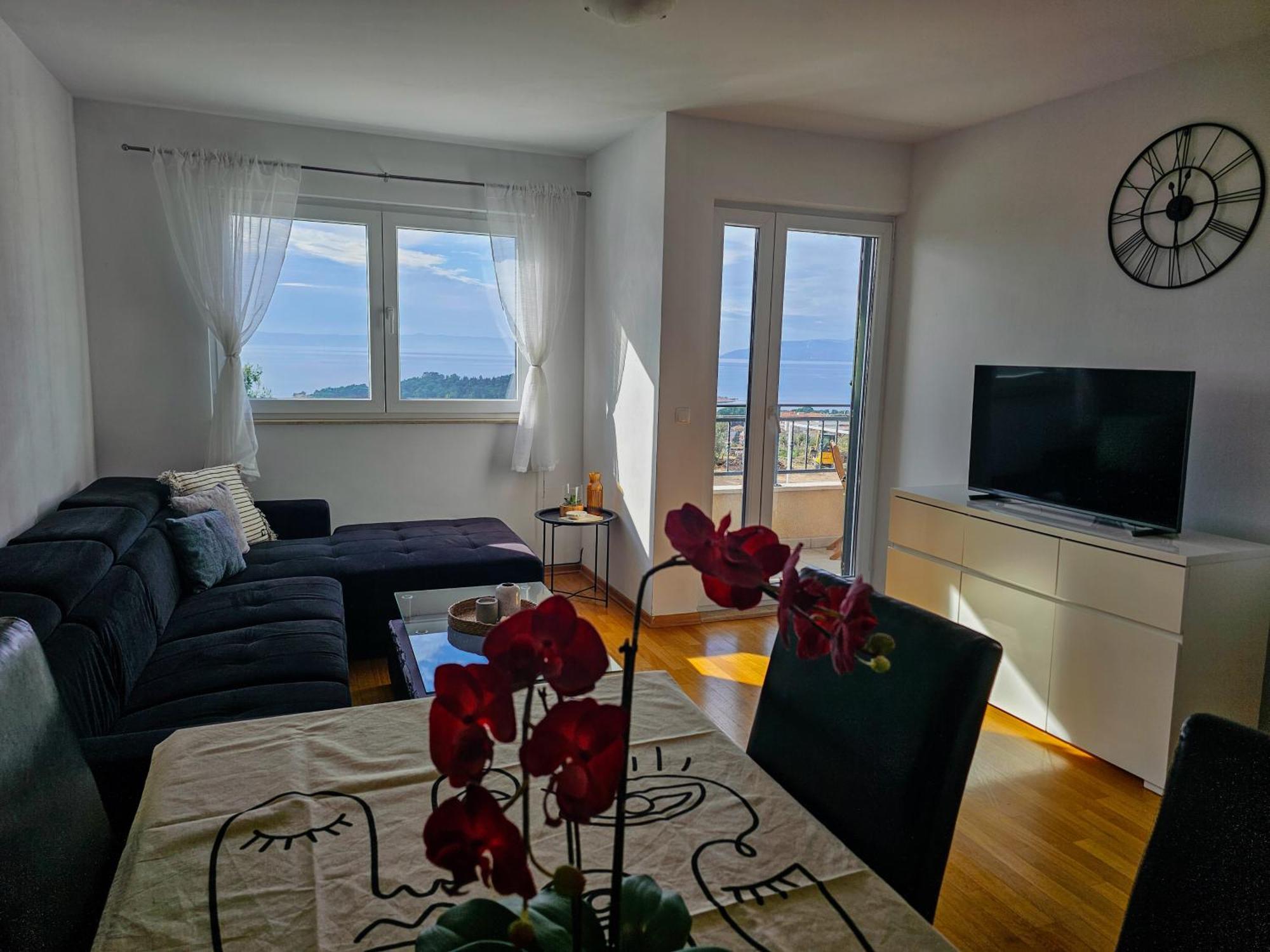 Stela, 2-bedrooms, Sea View And Parking Apartment Makarska
