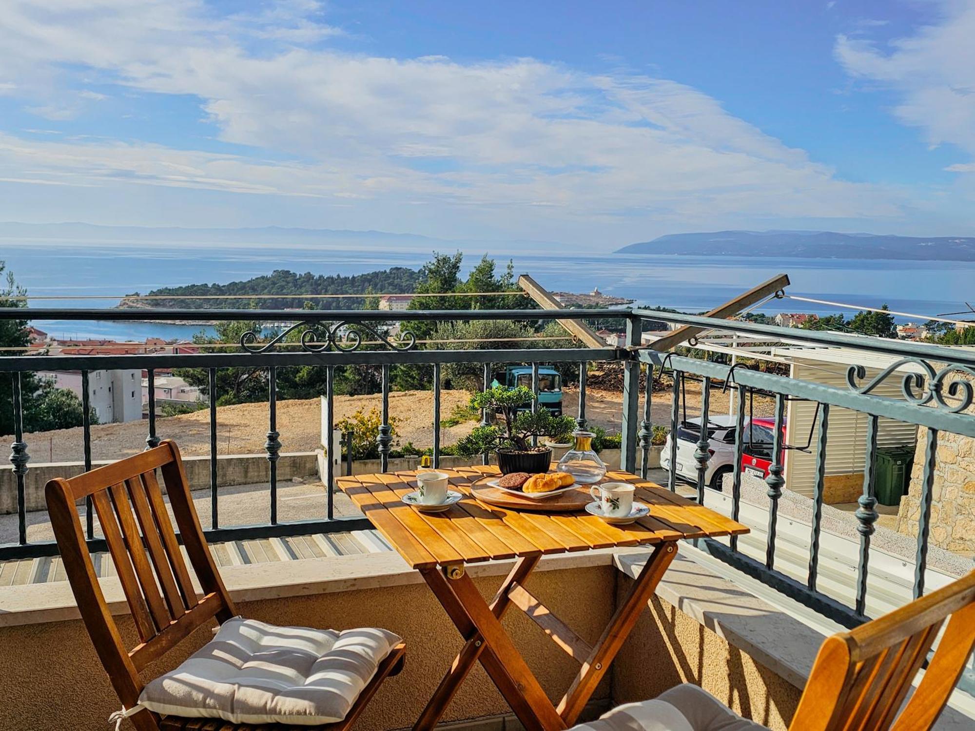 Stela, 2-bedrooms, Sea View And Parking Apartment Makarska