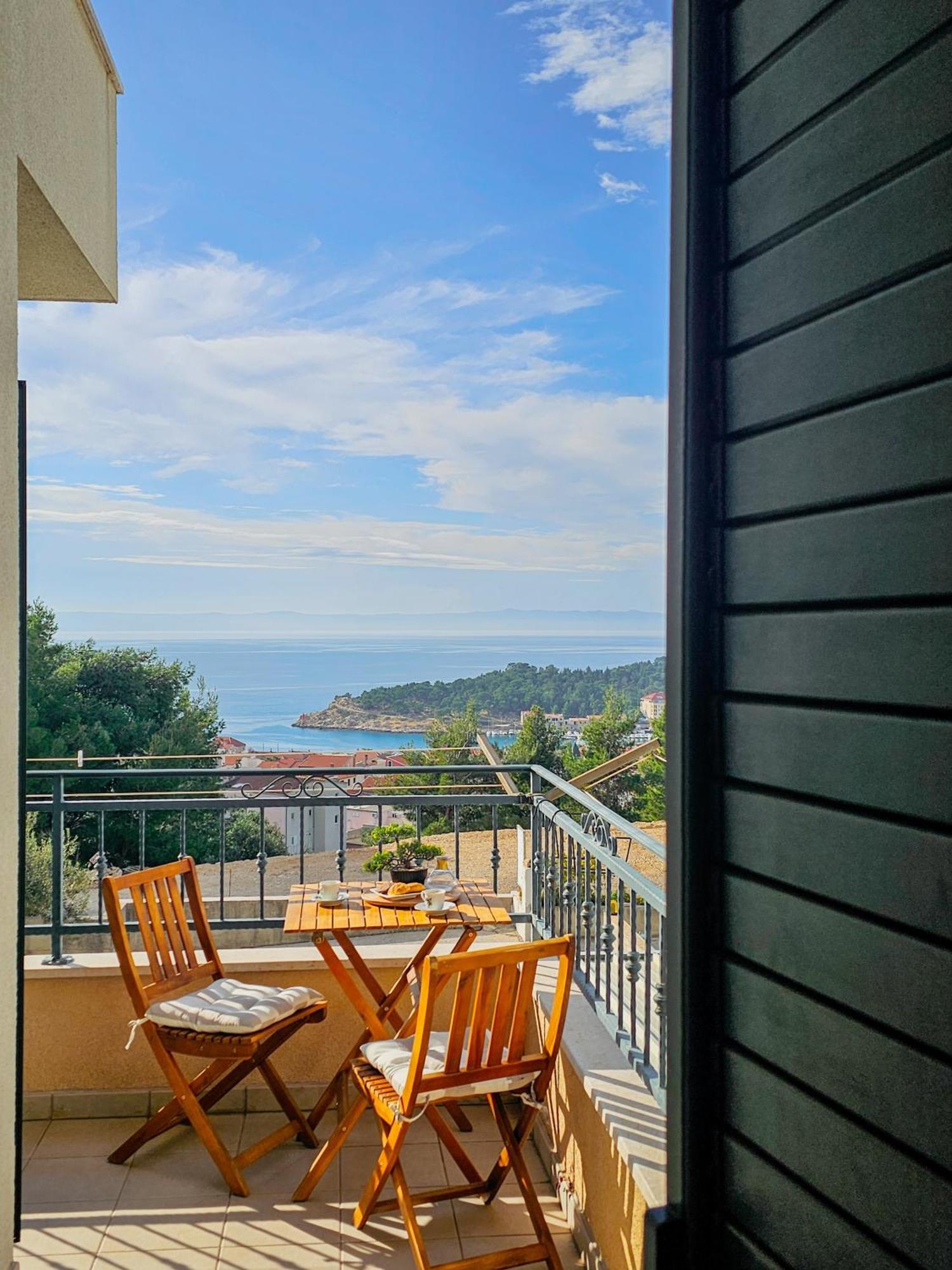 Stela, 2-bedrooms, Sea View And Parking Apartment Makarska